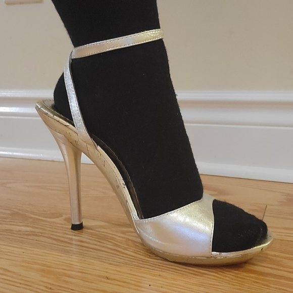 B2 Silver Strappy Open Toe Heels - Picture 5 of 5